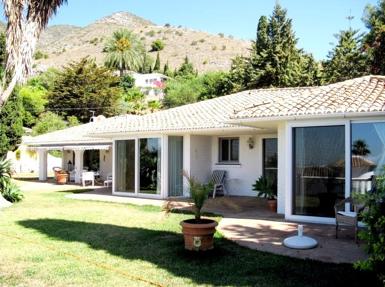 Casa de 3 Dormitorios en alquiler vacacional en Arroyo de la Miel, Benalmádena