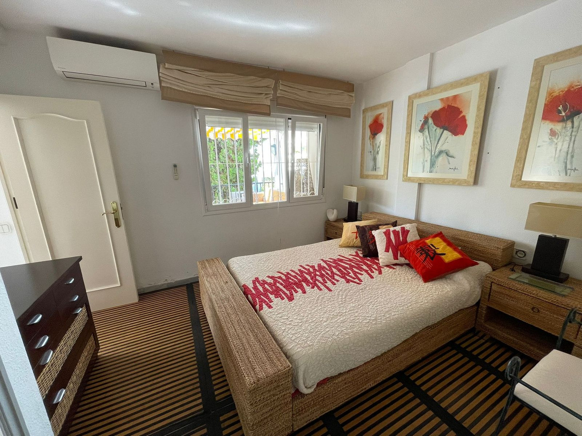 Piso de 5 Dormitorios en venta en Nagüeles, Marbella