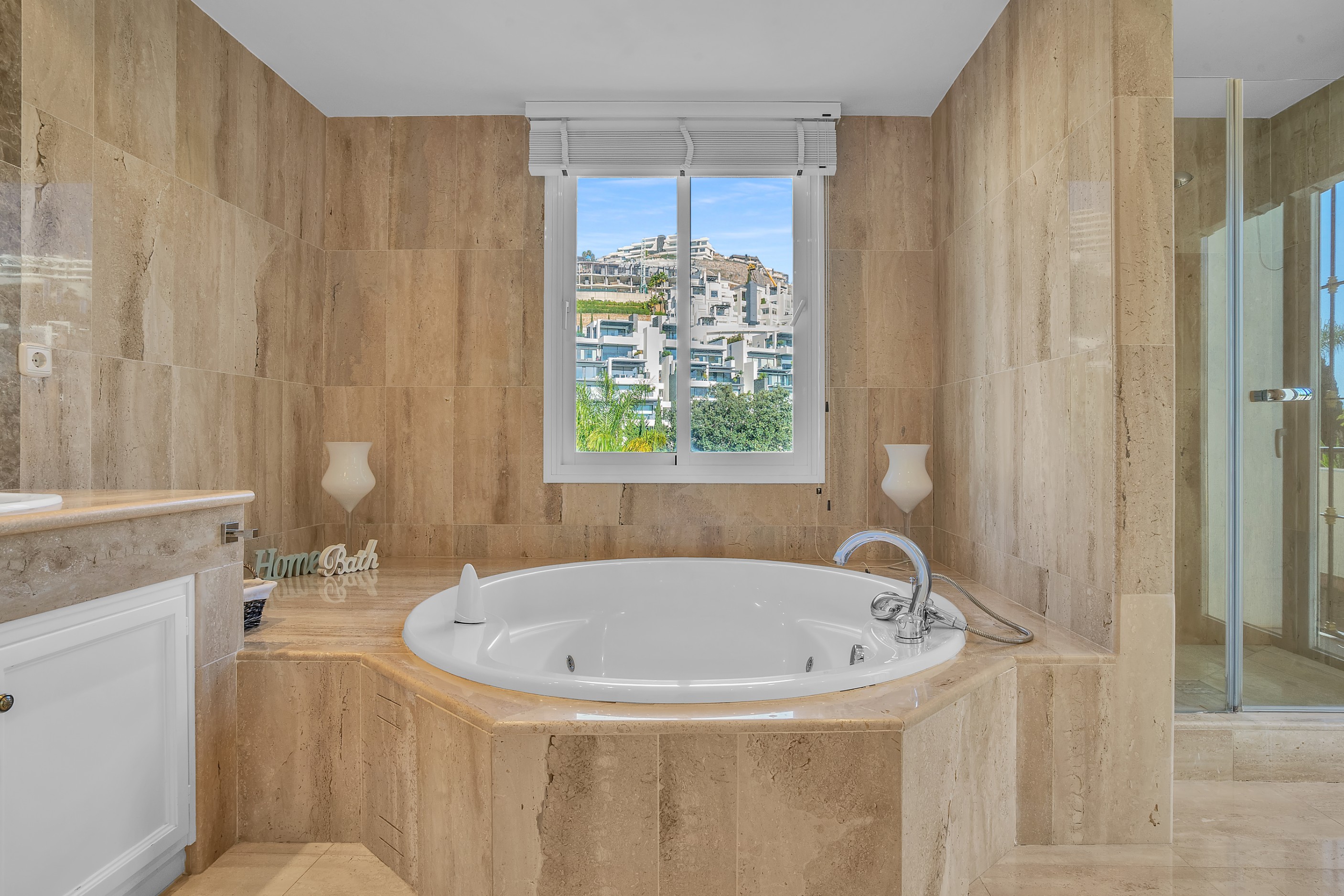 Casa de 5 Dormitorios y 5 Baños en alquiler vacacional en La Quinta, Benahavís