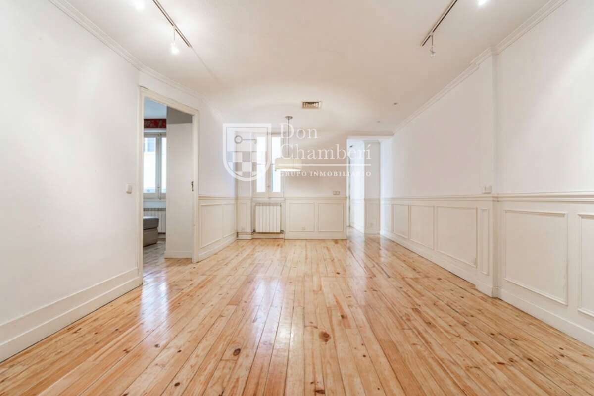 Piso de 2 Dormitorios y 1 Baño en venta en Chamberí, Madrid