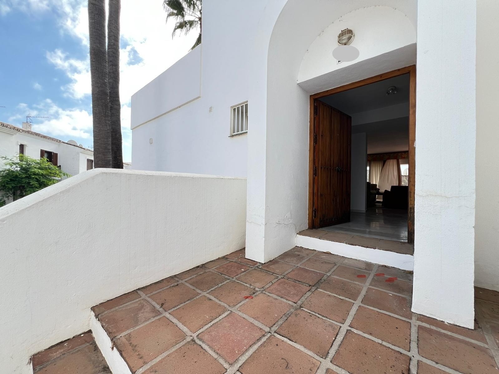 Casa Adosada de 3 Dormitorios y 3 Baños en venta en Nueva Milla de Oro, Estepona