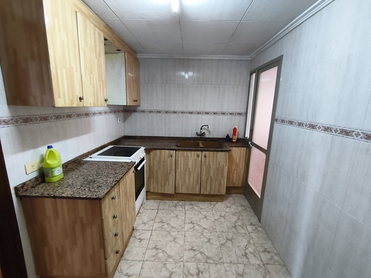 4 спални, 2 бани - Апартамент за продажба в Alginet