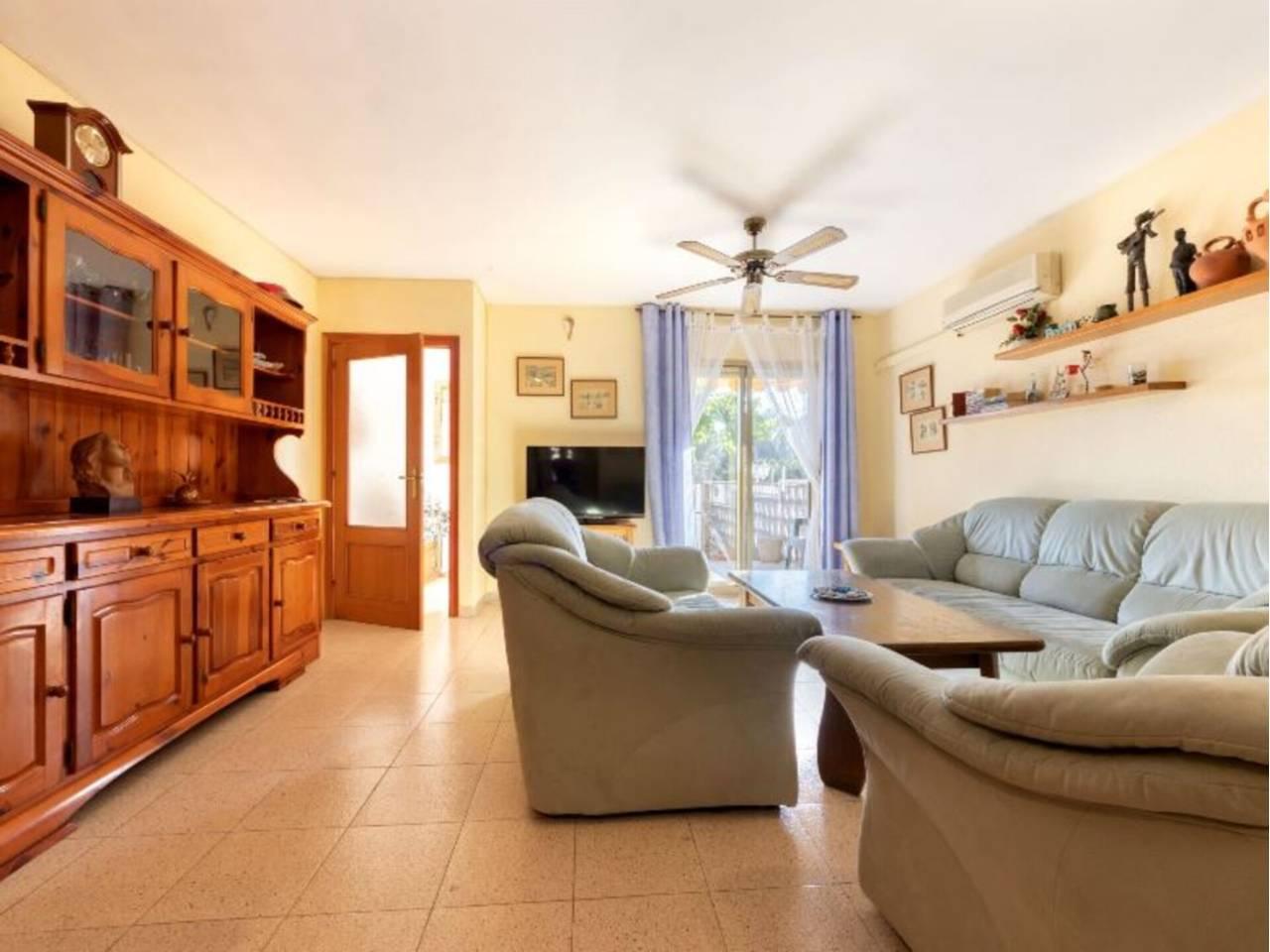Casa Adosada de 3 Dormitorios y 2 Baños en alquiler vacacional en Torredembarra