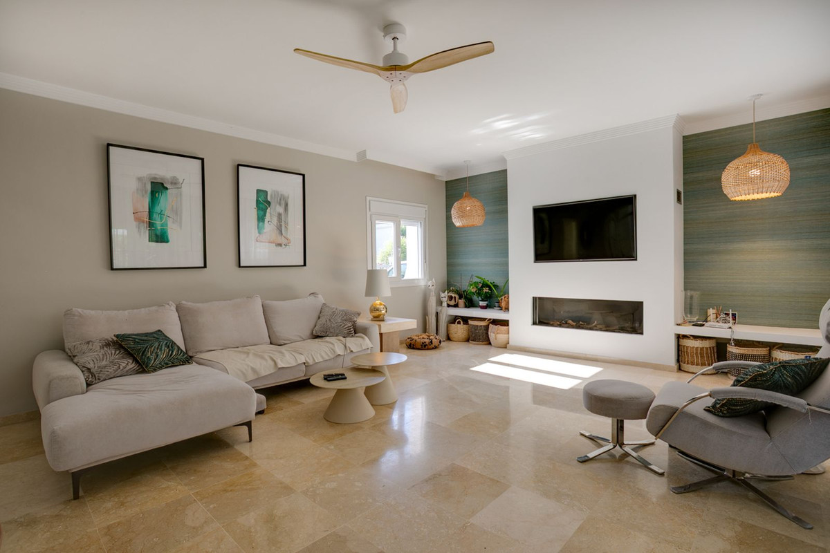 3 кровать Вилла для продажи в El Paraiso, Estepona