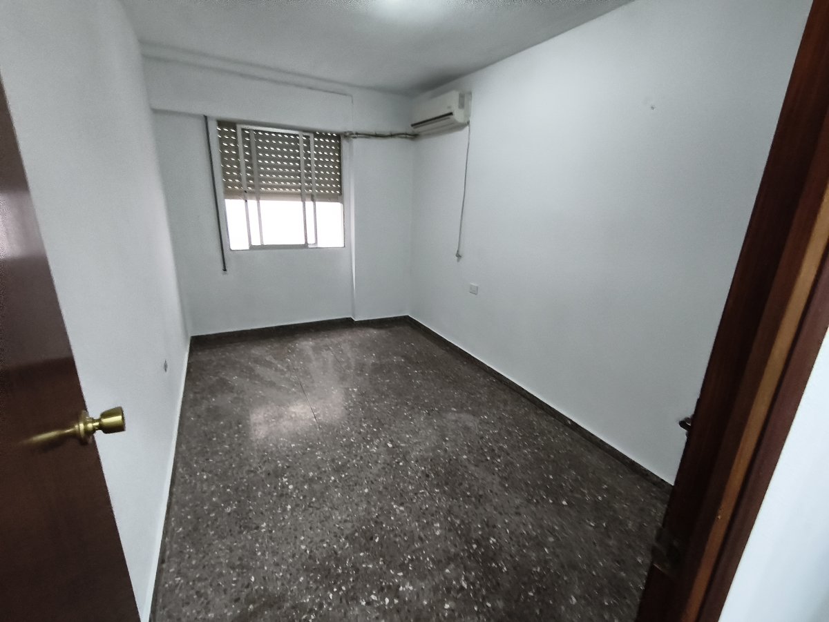 4 спални, 2 бани - Апартамент за продажба в Alginet
