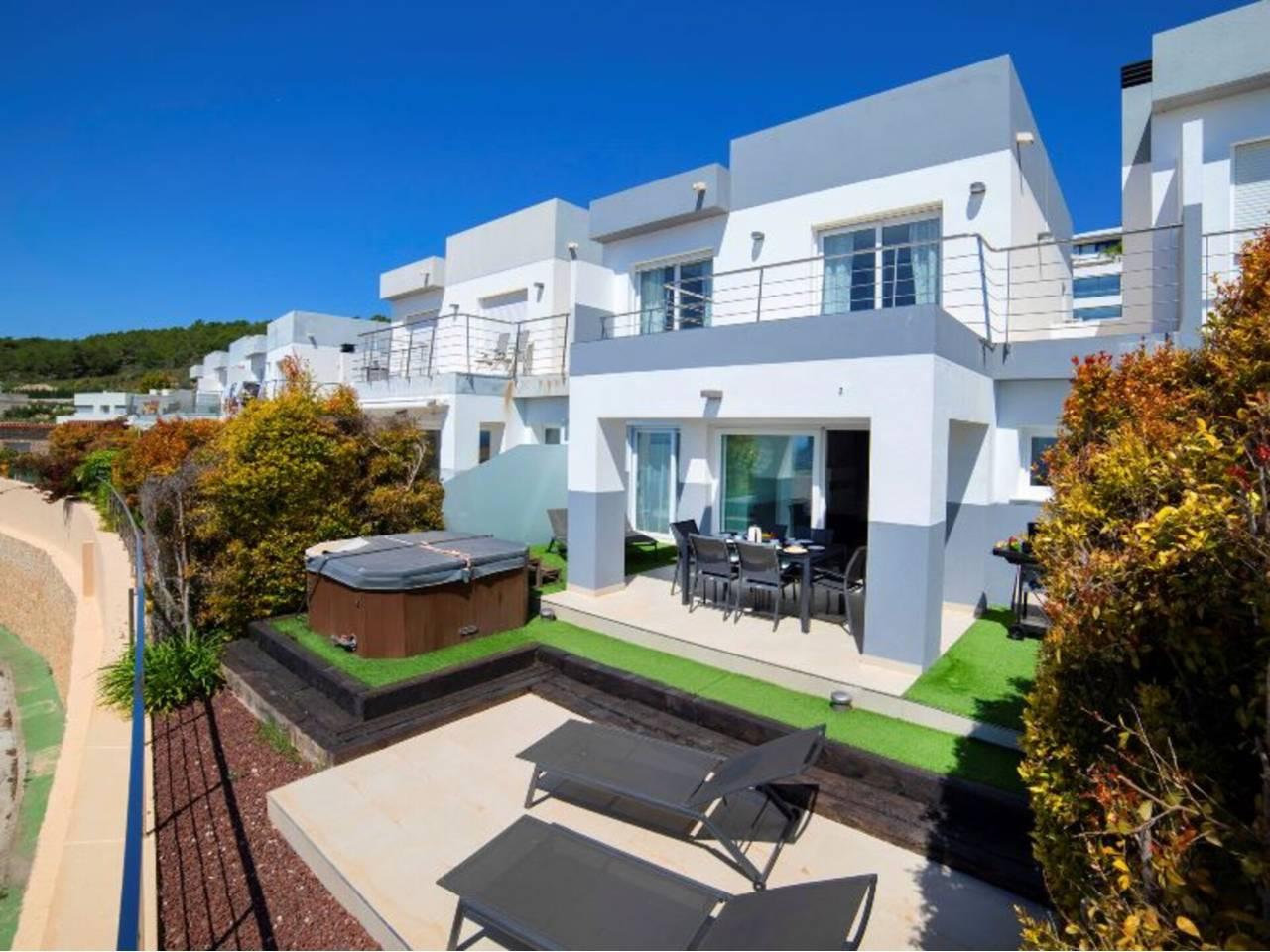 Casa Adosada de 3 Dormitorios y 3 Baños en alquiler vacacional en Calp