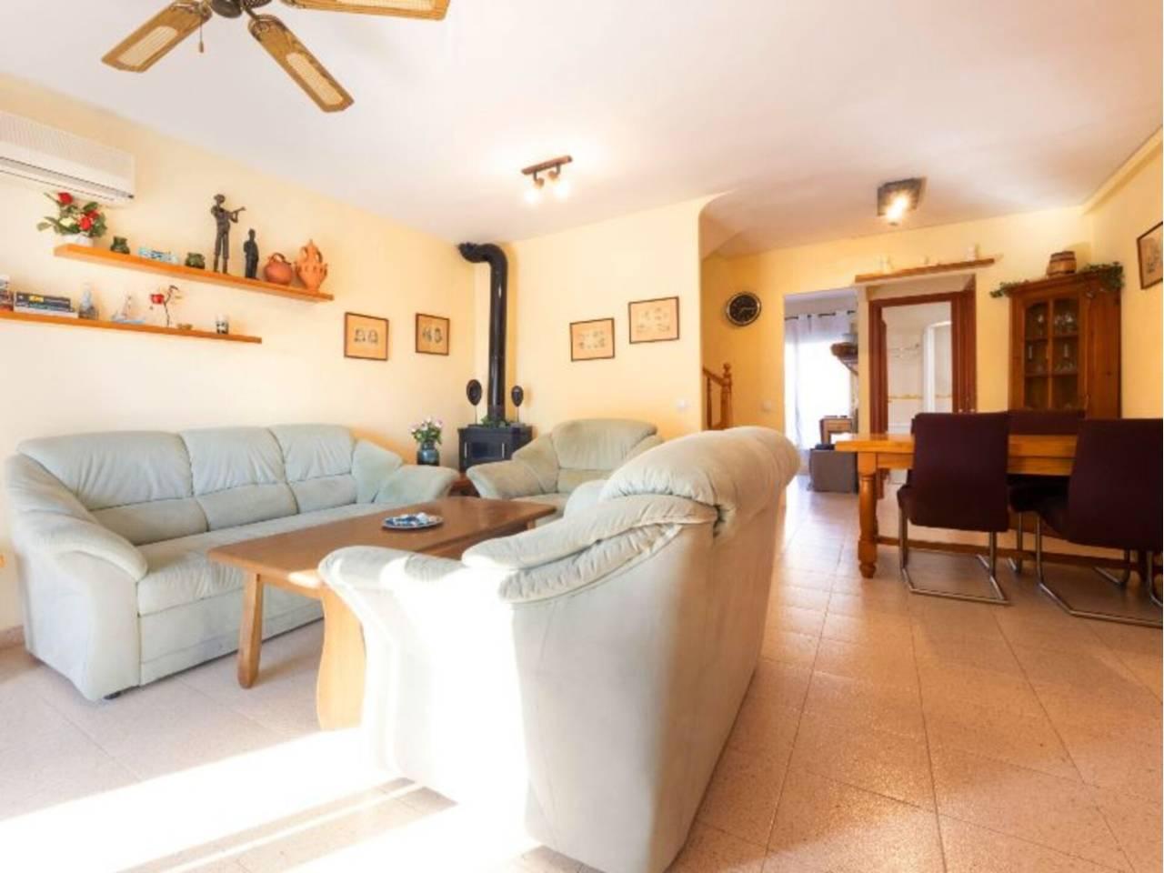 Casa Adosada de 3 Dormitorios y 2 Baños en alquiler vacacional en Torredembarra