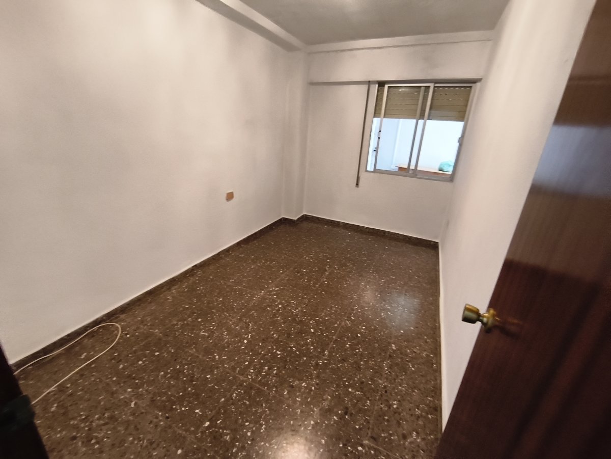 4 спални, 2 бани - Апартамент за продажба в Alginet