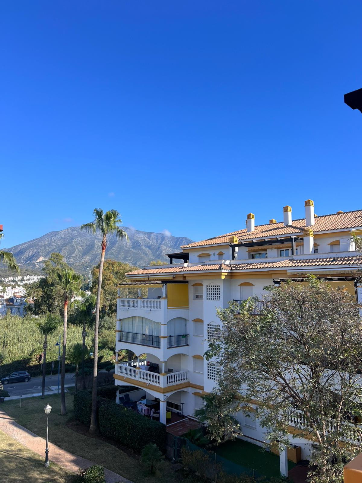 Piso de 2 Dormitorios y 2 Baños en alquiler en Nueva Andalucía, Marbella