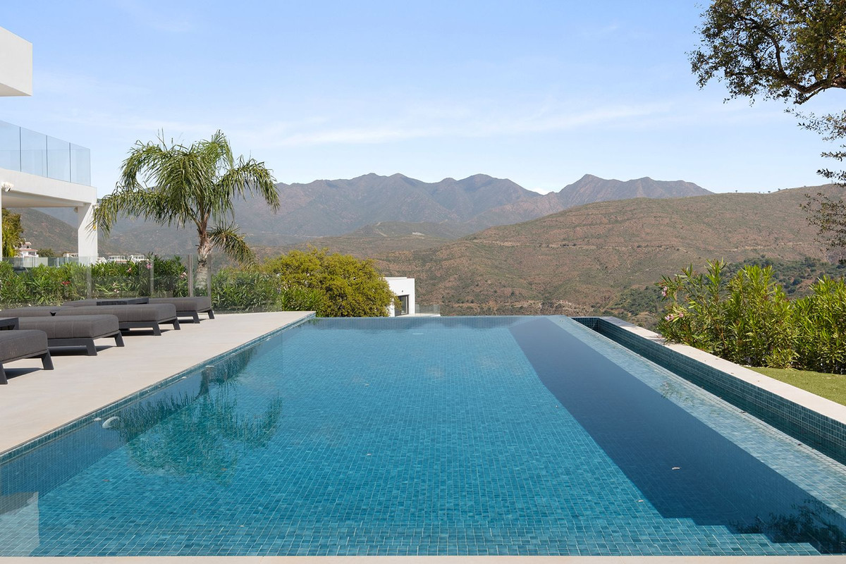 4 кровать Вилла для продажи в La Mairena, Marbella