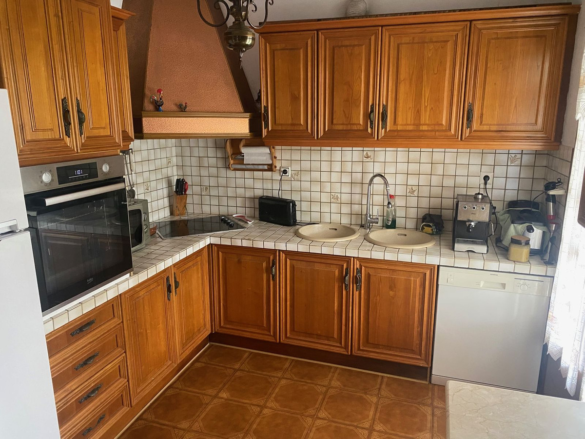 Casa de 5 Dormitorios y 3 Baños en venta en Nueva Milla de Oro, Estepona