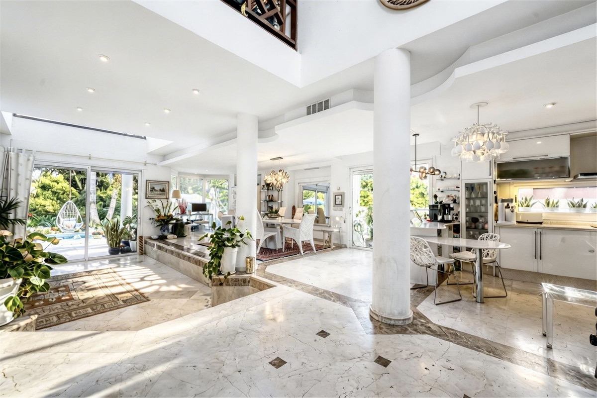 4 спални - Вила за продажба в New Golden Mile, Estepona