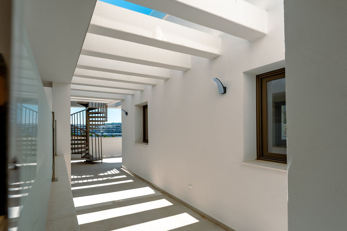 Ático de 2 Dormitorios y 2 Baños en venta en Estepona