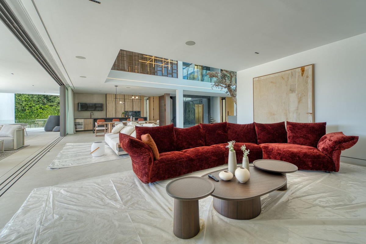 5 Bed - Villa for Sale in Marbella Golden Mile