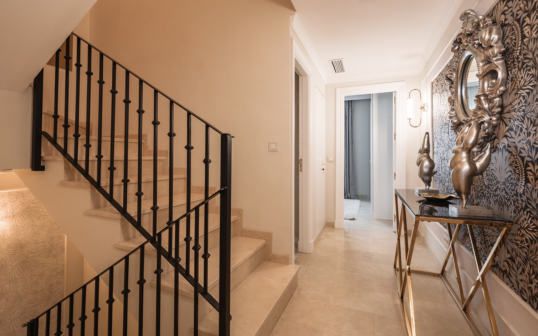 Casa Adosada de 3 Dormitorios y 2 Baños en venta en Nueva Andalucía, Marbella