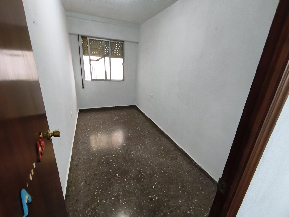 4 спални, 2 бани - Апартамент за продажба в Alginet