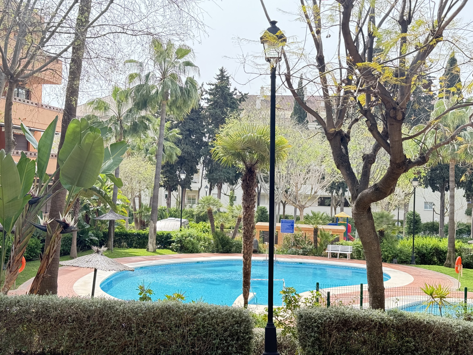 Piso de 3 Dormitorios en venta en Milla de Oro, Marbella