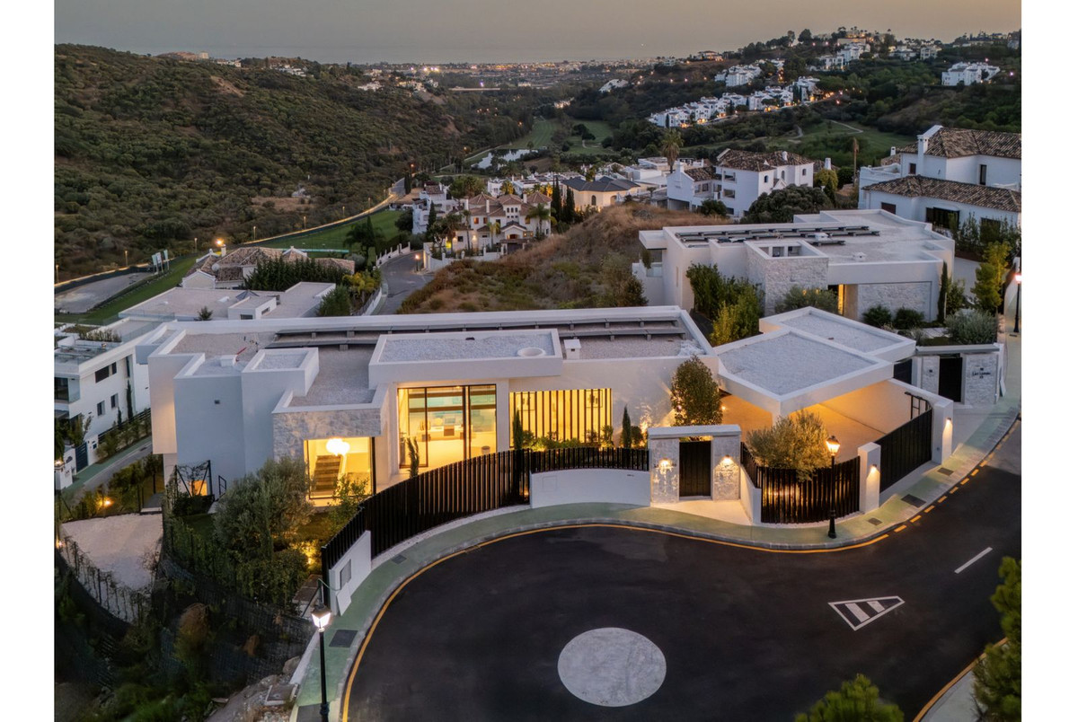 Casa de 6 Dormitorios y 8 Baños en venta en La Quinta, Benahavís