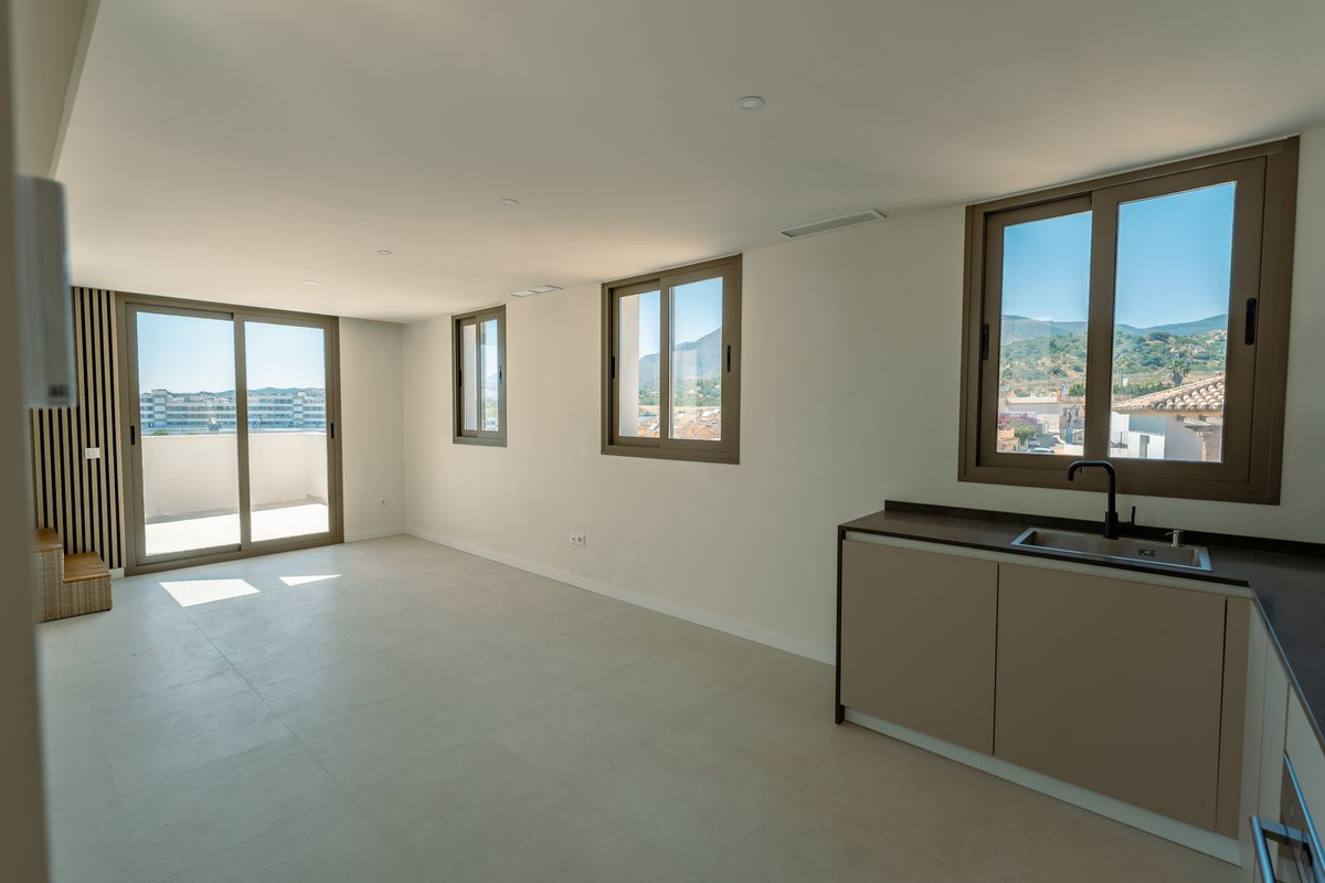Ático de 2 Dormitorios y 2 Baños en venta en Estepona