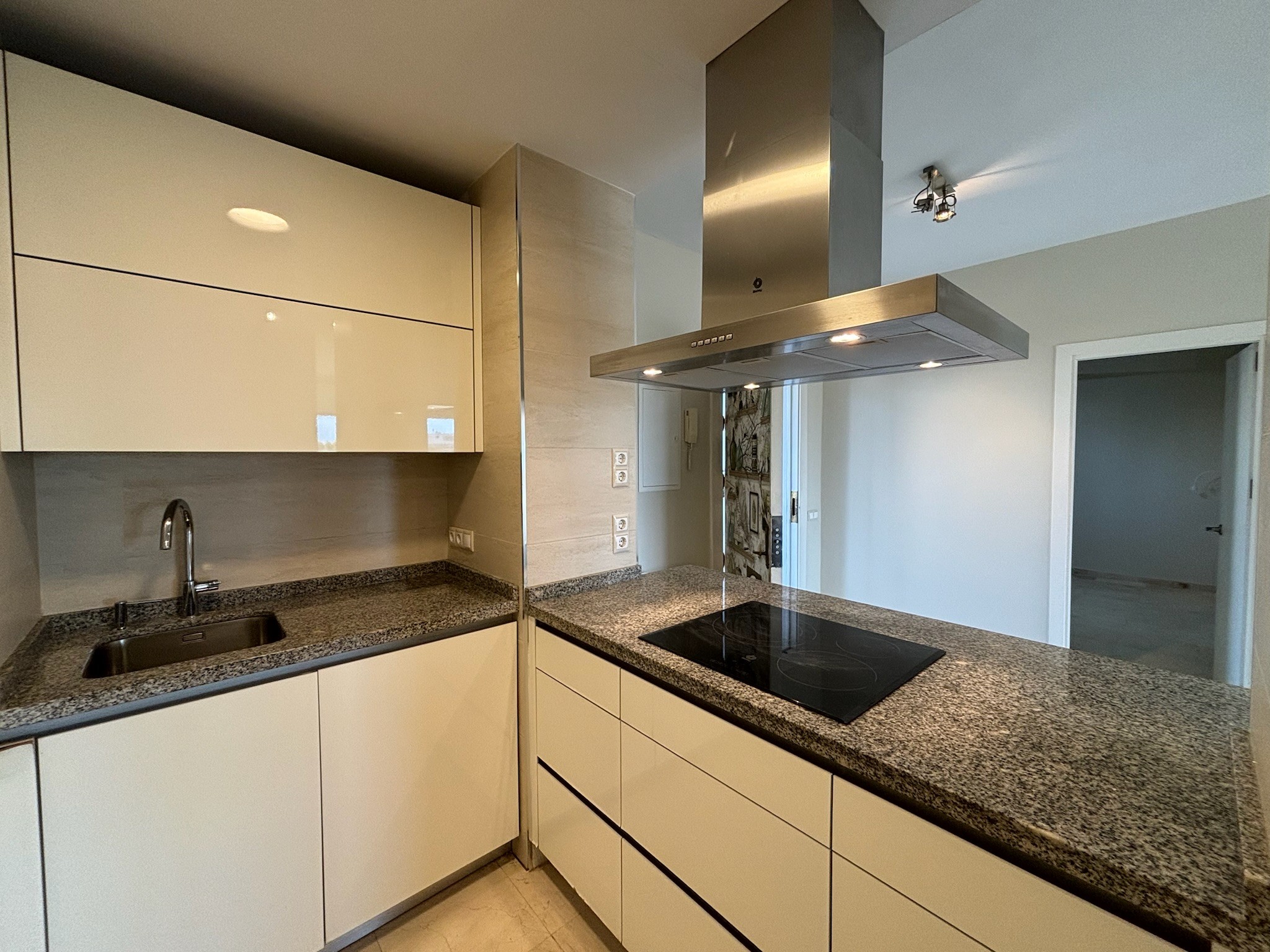 Piso de 3 Dormitorios y 2 Baños en venta en Guadalmina Alta, San Pedro de Alcántara