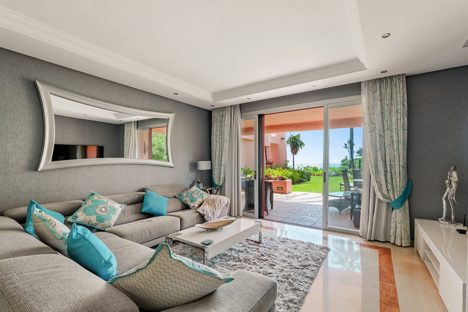 Piso de 3 Dormitorios y 3 Baños en venta en Estepona