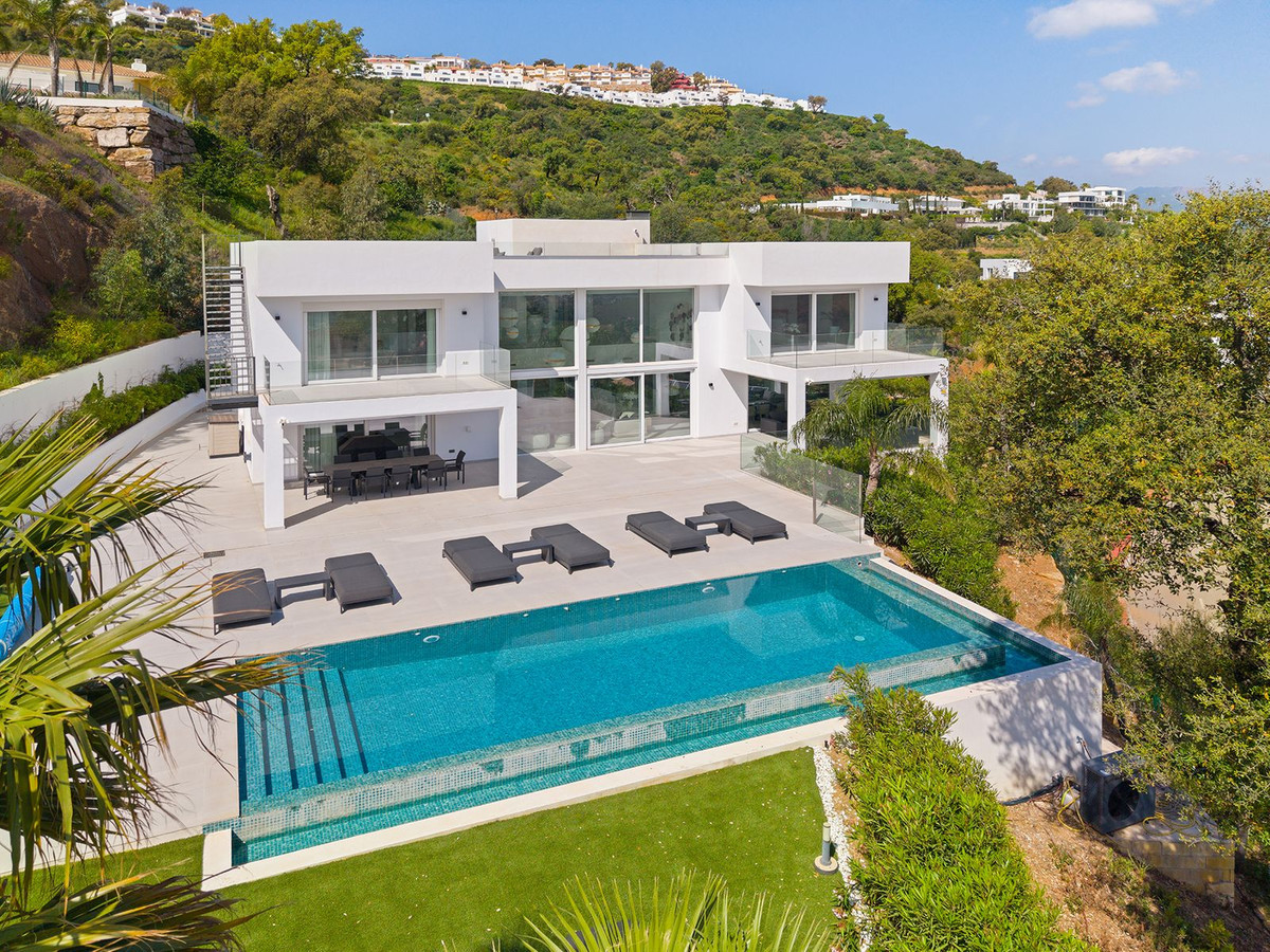 4 кровать Вилла для продажи в La Mairena, Marbella