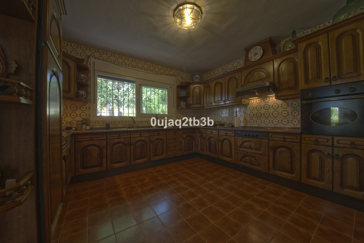 Casa de 5 Dormitorios y 4 Baños en venta en Nueva Milla de Oro, Estepona