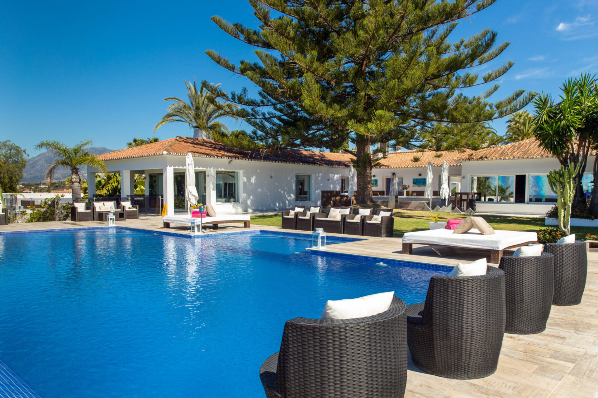 Casa de 8 Dormitorios en venta en Elviria, Marbella