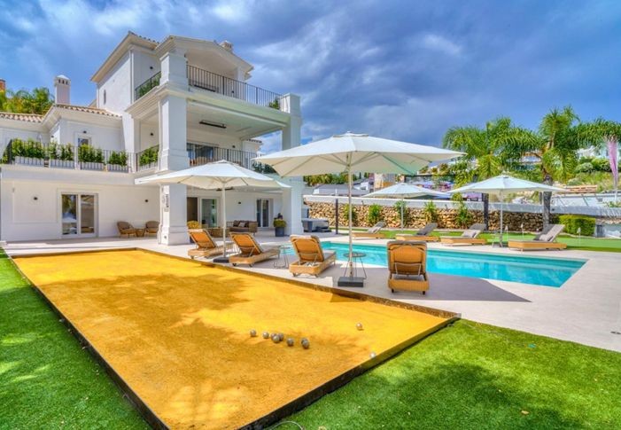 Casa de 6 Dormitorios en alquiler vacacional en Nueva Andalucía, Marbella