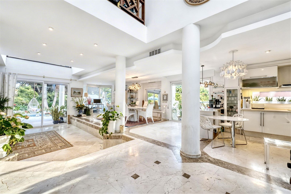 4 спални - Вила за продажба в New Golden Mile, Estepona