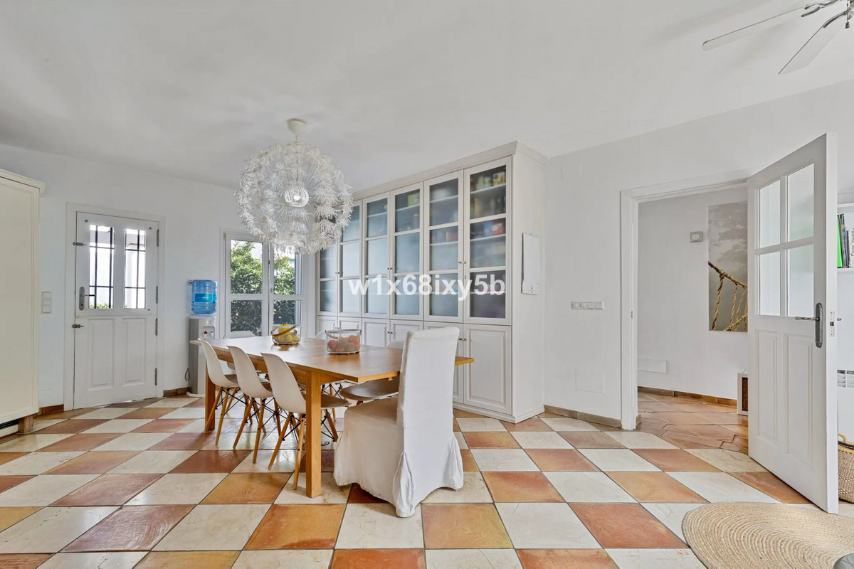 Casa de 5 Dormitorios y 4 Baños en venta en San Pedro de Alcántara