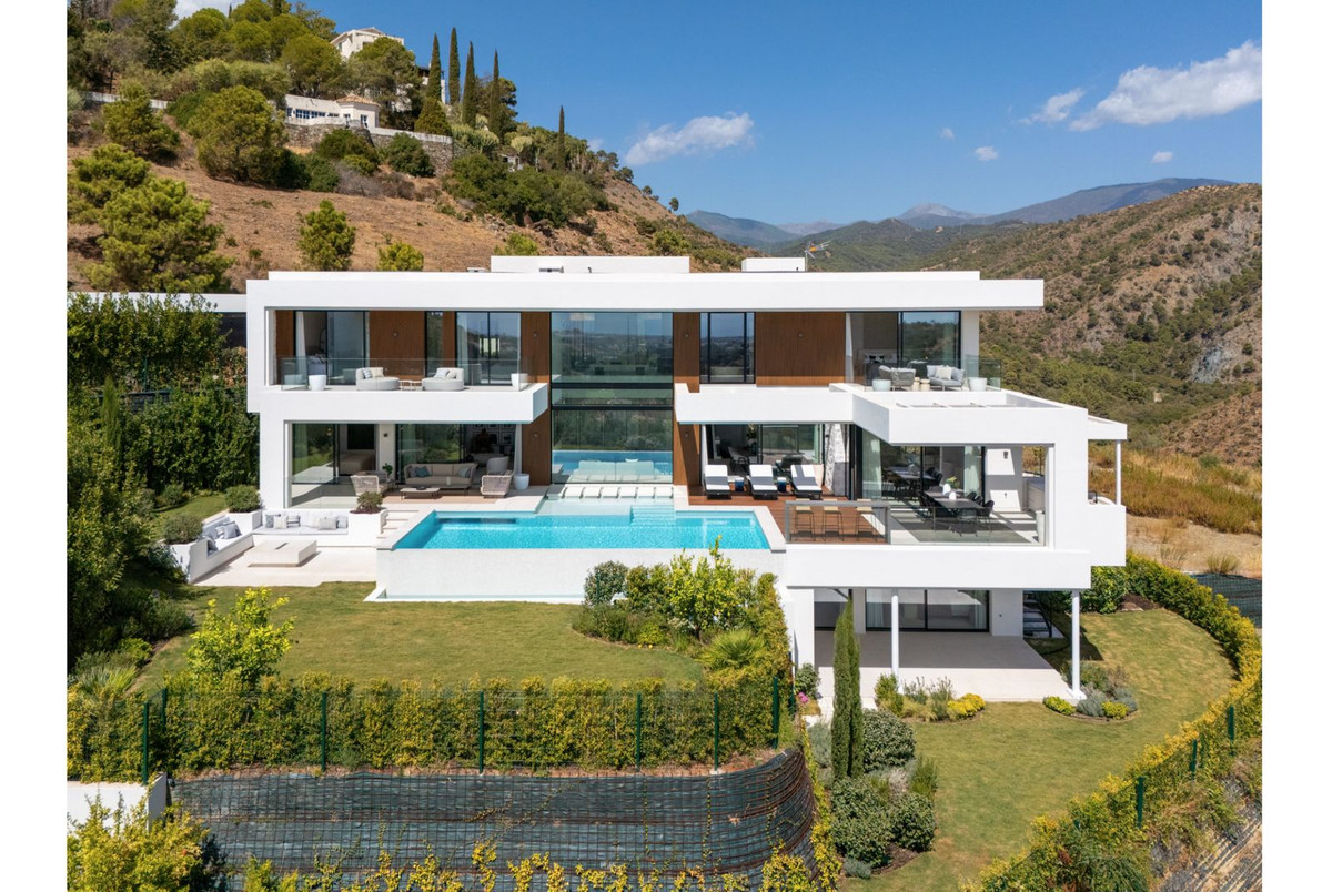 Casa de 6 Dormitorios y 8 Baños en venta en La Quinta, Benahavís