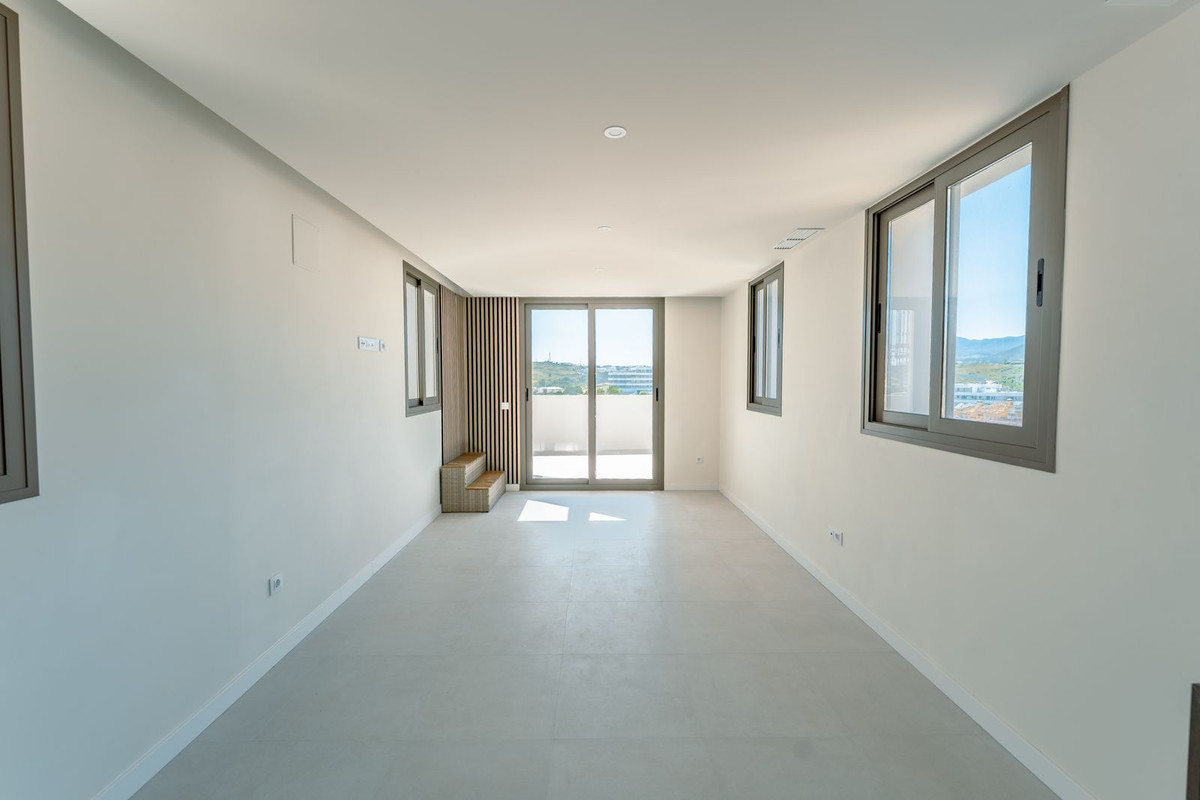 Ático de 2 Dormitorios y 2 Baños en venta en Estepona