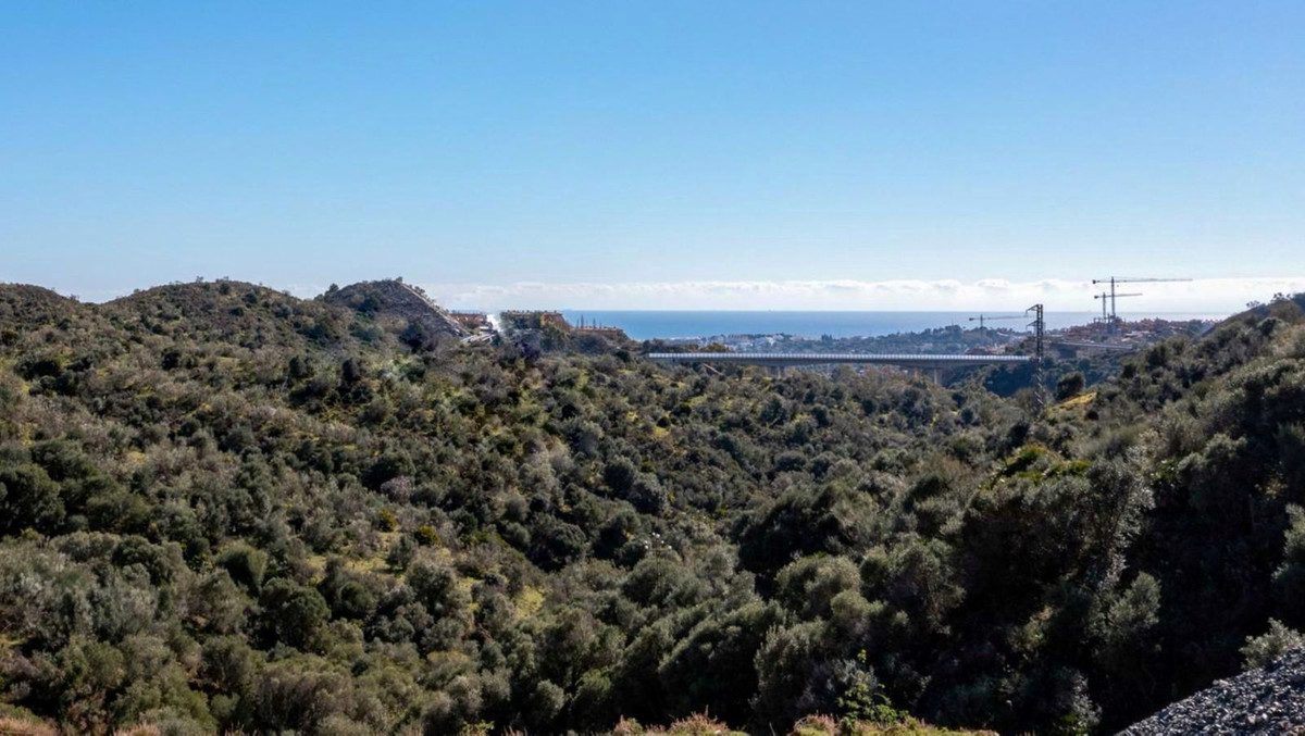 Plot for Sale in La Quinta, Benahavis