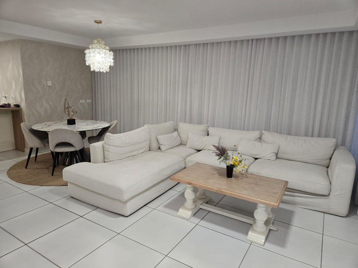 Casa de 4 Dormitorios y 4 Baños en alquiler en Benalmádena