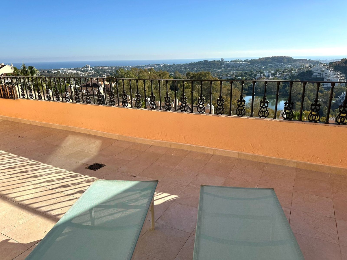 Ático de 2 Dormitorios en venta en Nueva Andalucía, Marbella