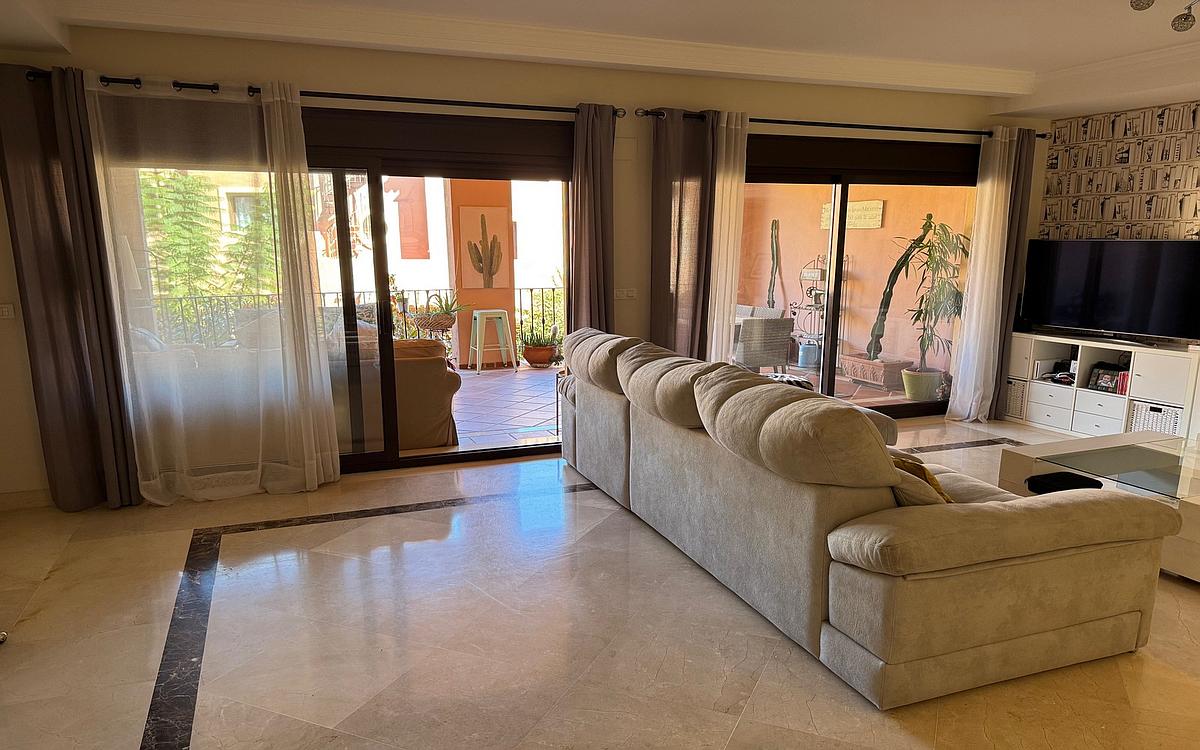 Casa Adosada de 4 Dormitorios y 3 Baños en venta en Estepona