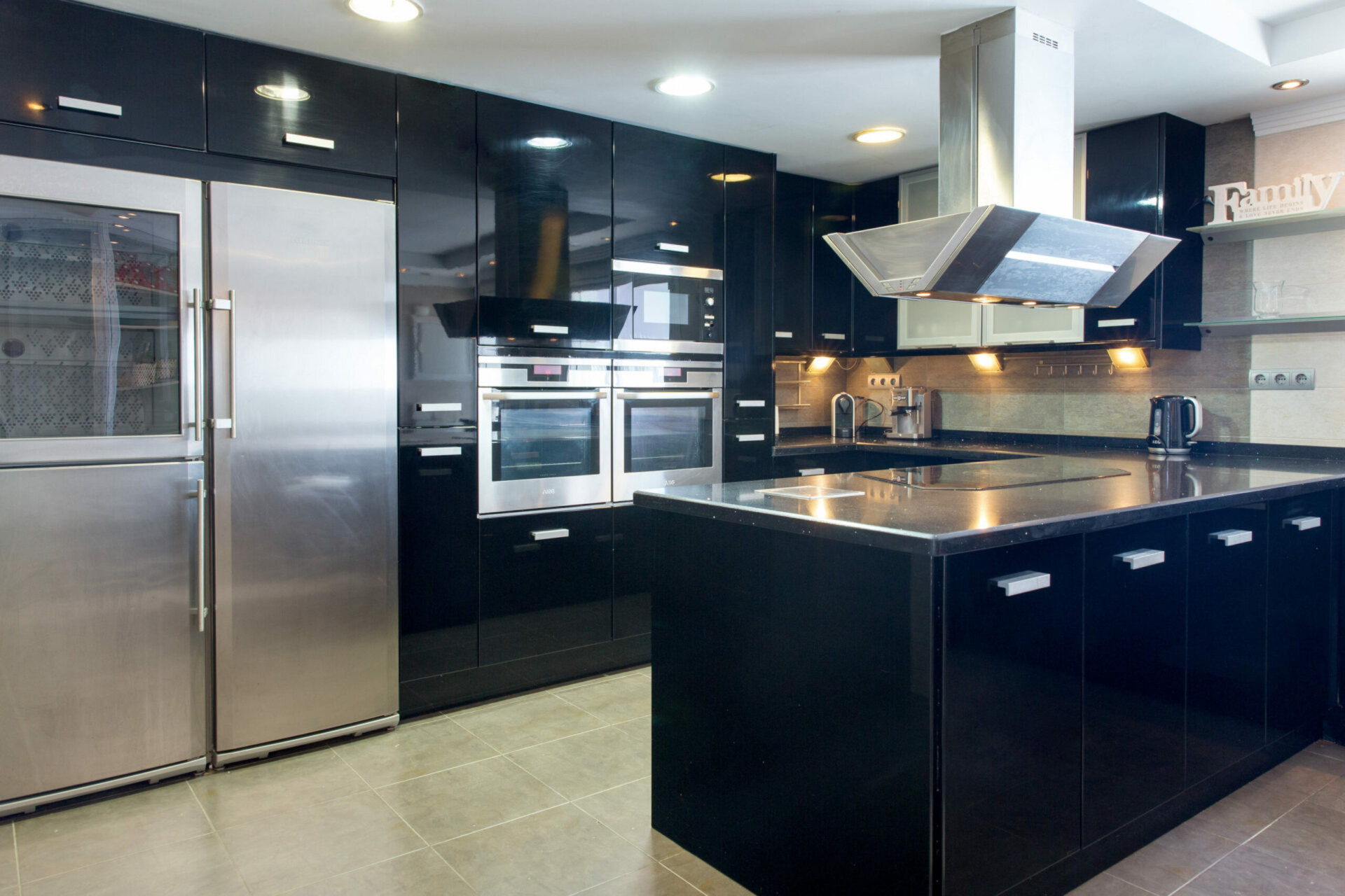 Casa de 8 Dormitorios en venta en Elviria, Marbella