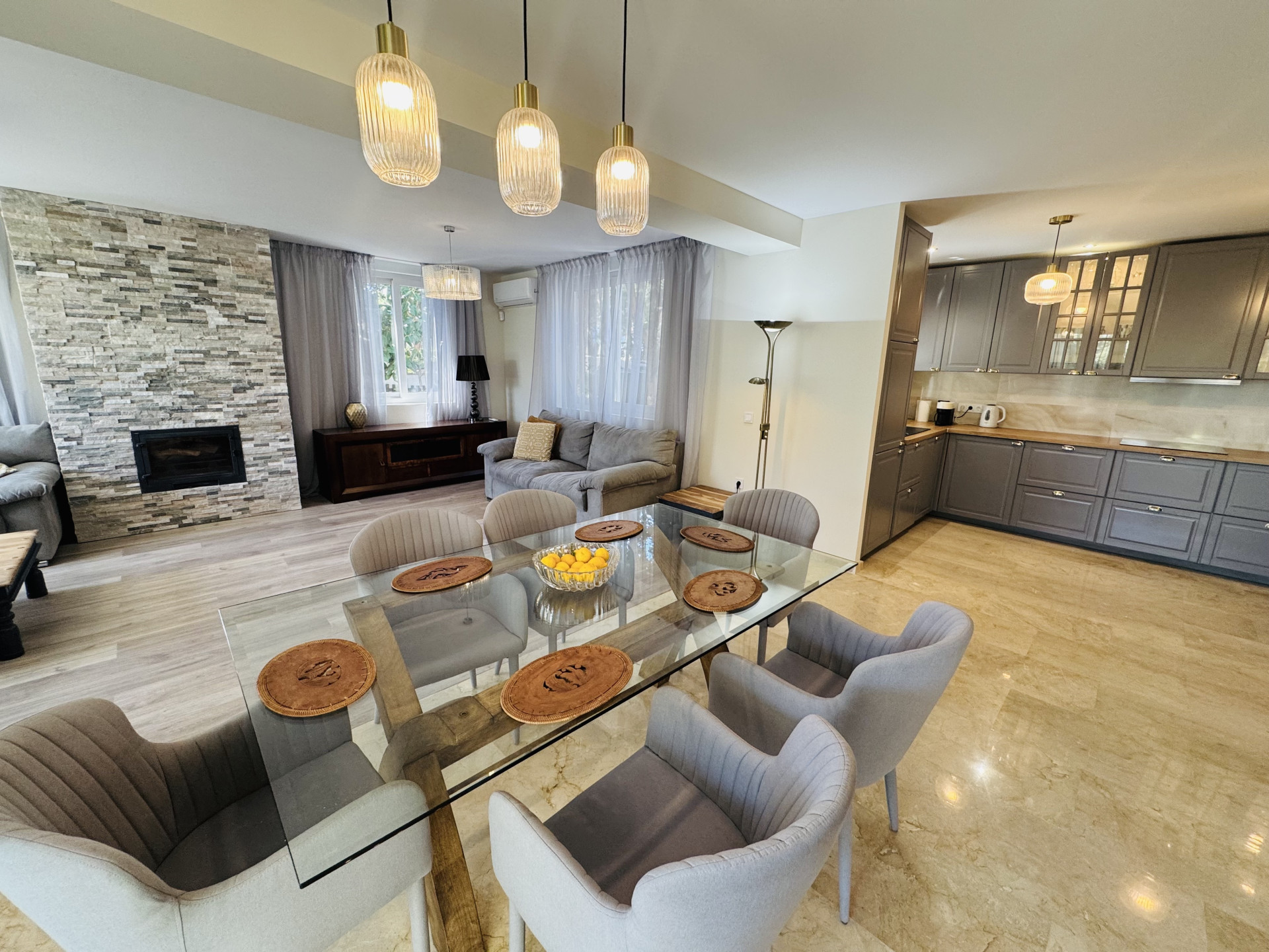 Casa de 4 Dormitorios y 3 Baños en alquiler vacacional en Marbesa, Marbella