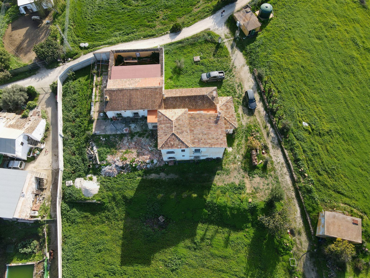 Finca de 5 Dormitorios en venta en Coin