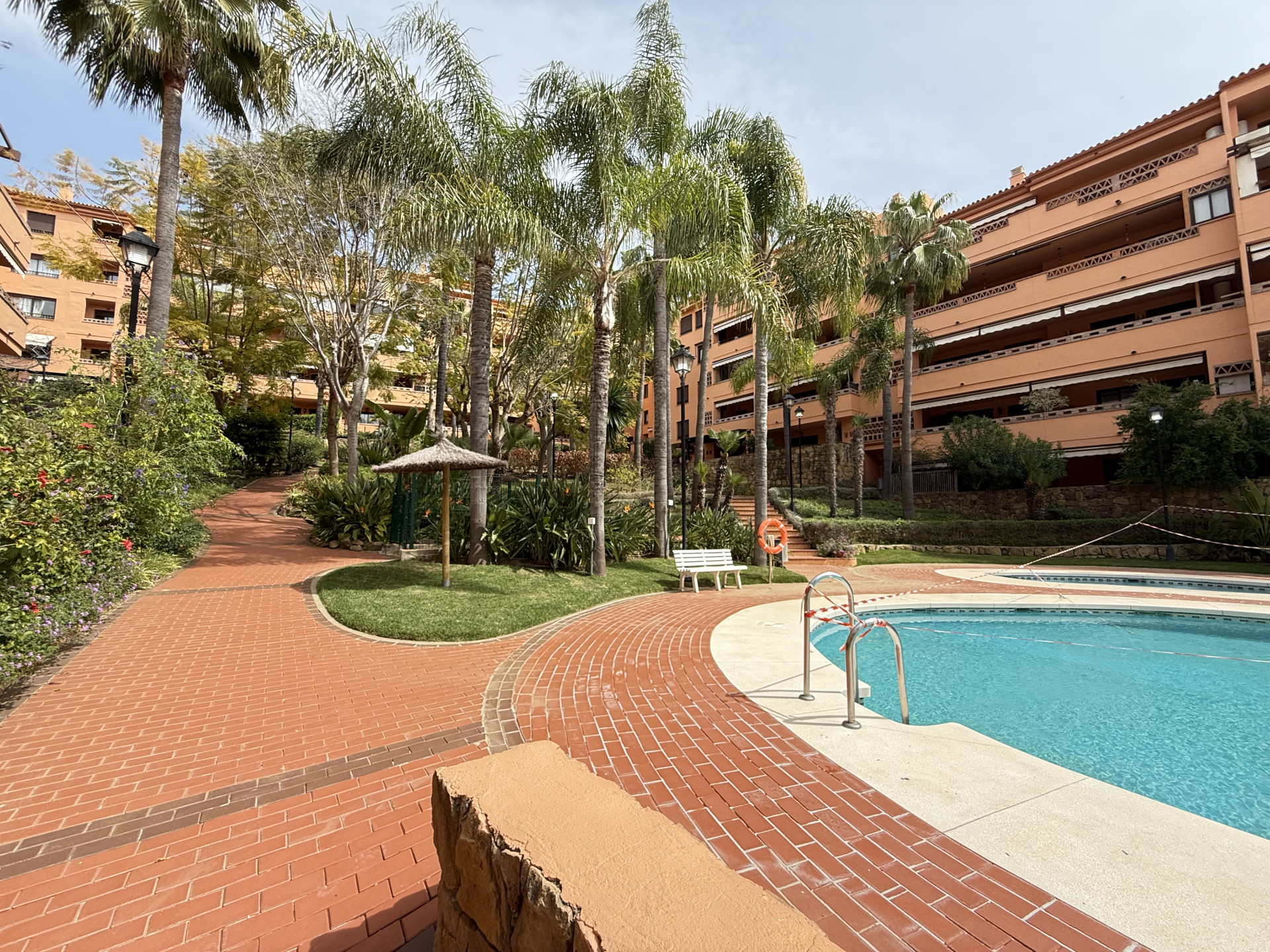 Piso de 3 Dormitorios en venta en Milla de Oro, Marbella