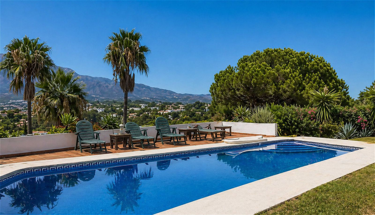 Casa de 5 Dormitorios en venta en Nueva Andalucía, Marbella
