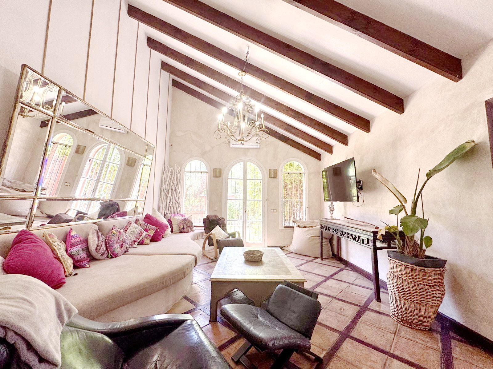 6 Bed - Villa for Sale in Nueva Andalucia, Marbella
