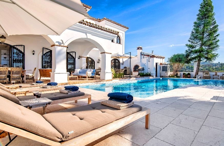 Casa de 6 Dormitorios en alquiler vacacional en Elviria, Marbella