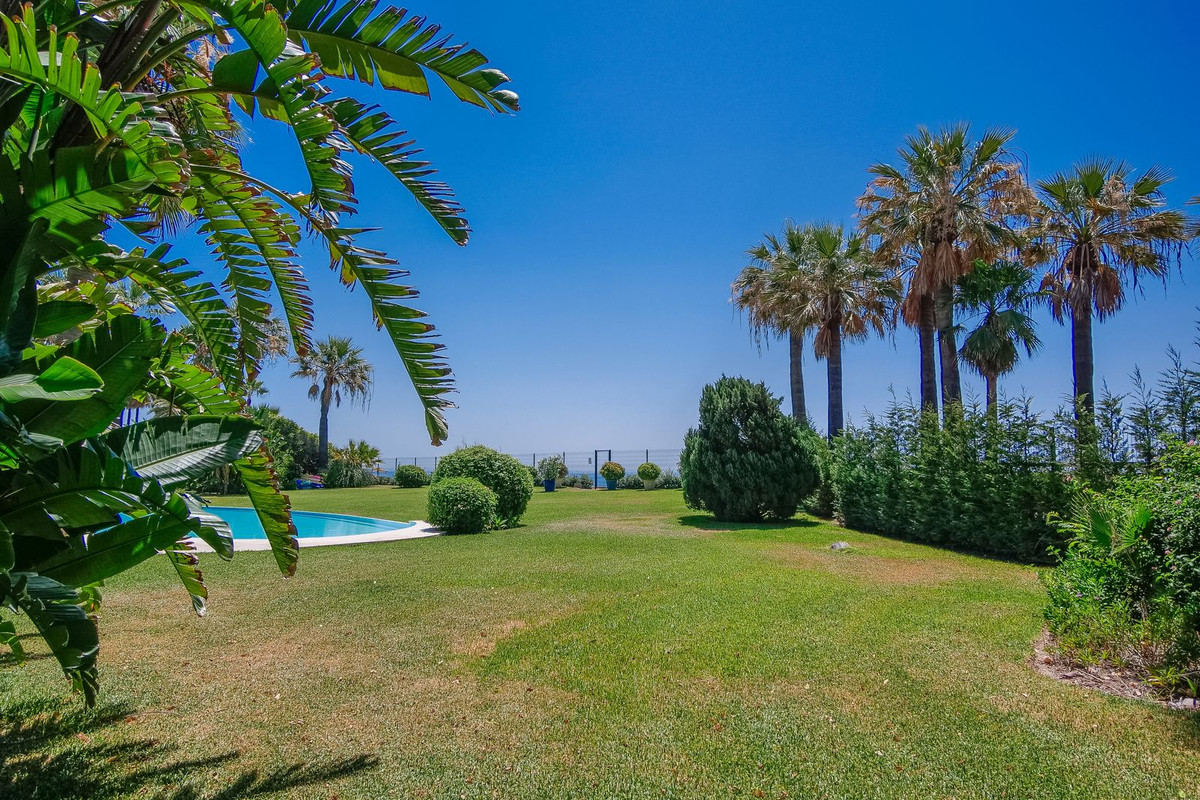 Casa de 10 Dormitorios en venta en Nueva Milla de Oro, Estepona