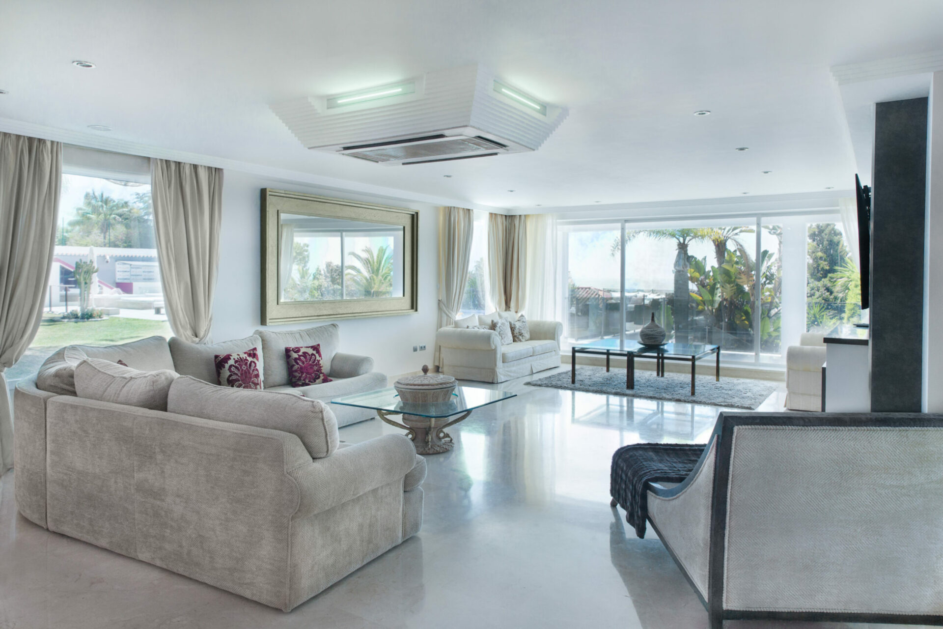 Casa de 8 Dormitorios en venta en Elviria, Marbella