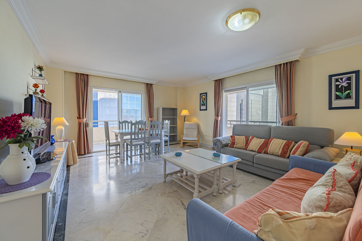Piso de 2 Dormitorios y 2 Baños en venta en Puerto Banús