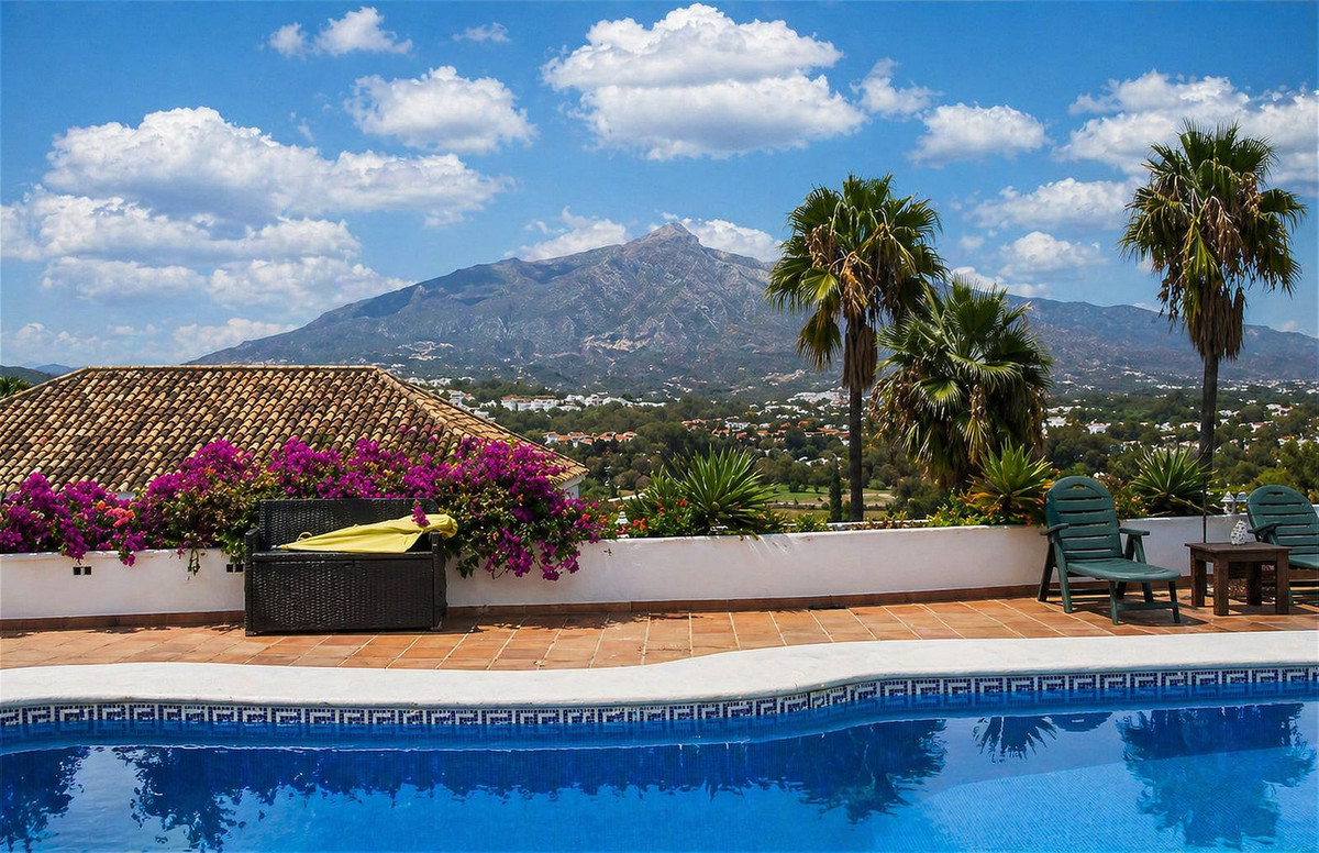 Casa de 5 Dormitorios en venta en Nueva Andalucía, Marbella