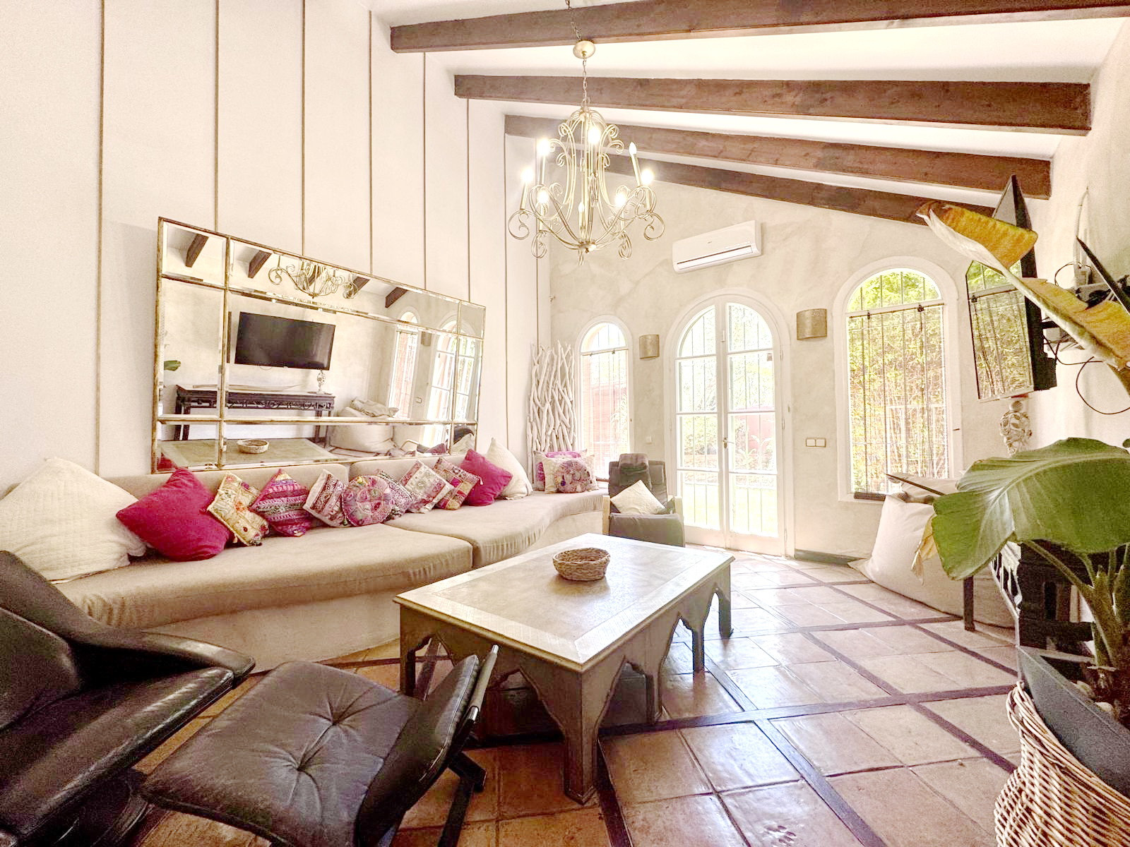 6 Bed - Villa for Sale in Nueva Andalucia, Marbella