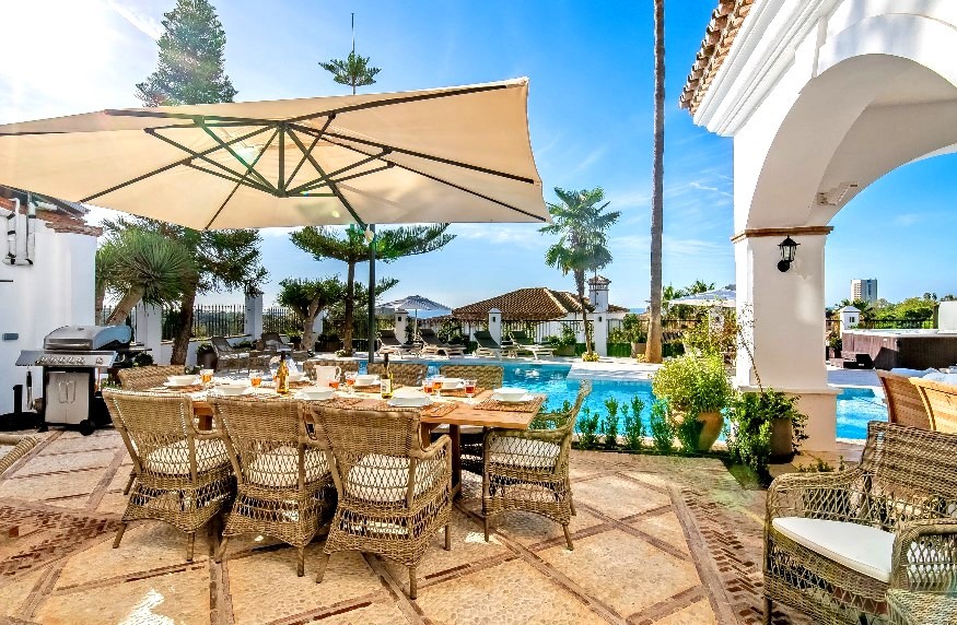 Casa de 6 Dormitorios en alquiler vacacional en Elviria, Marbella